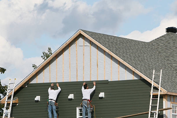 Professional Siding Replacement technician working in Flushing, OH